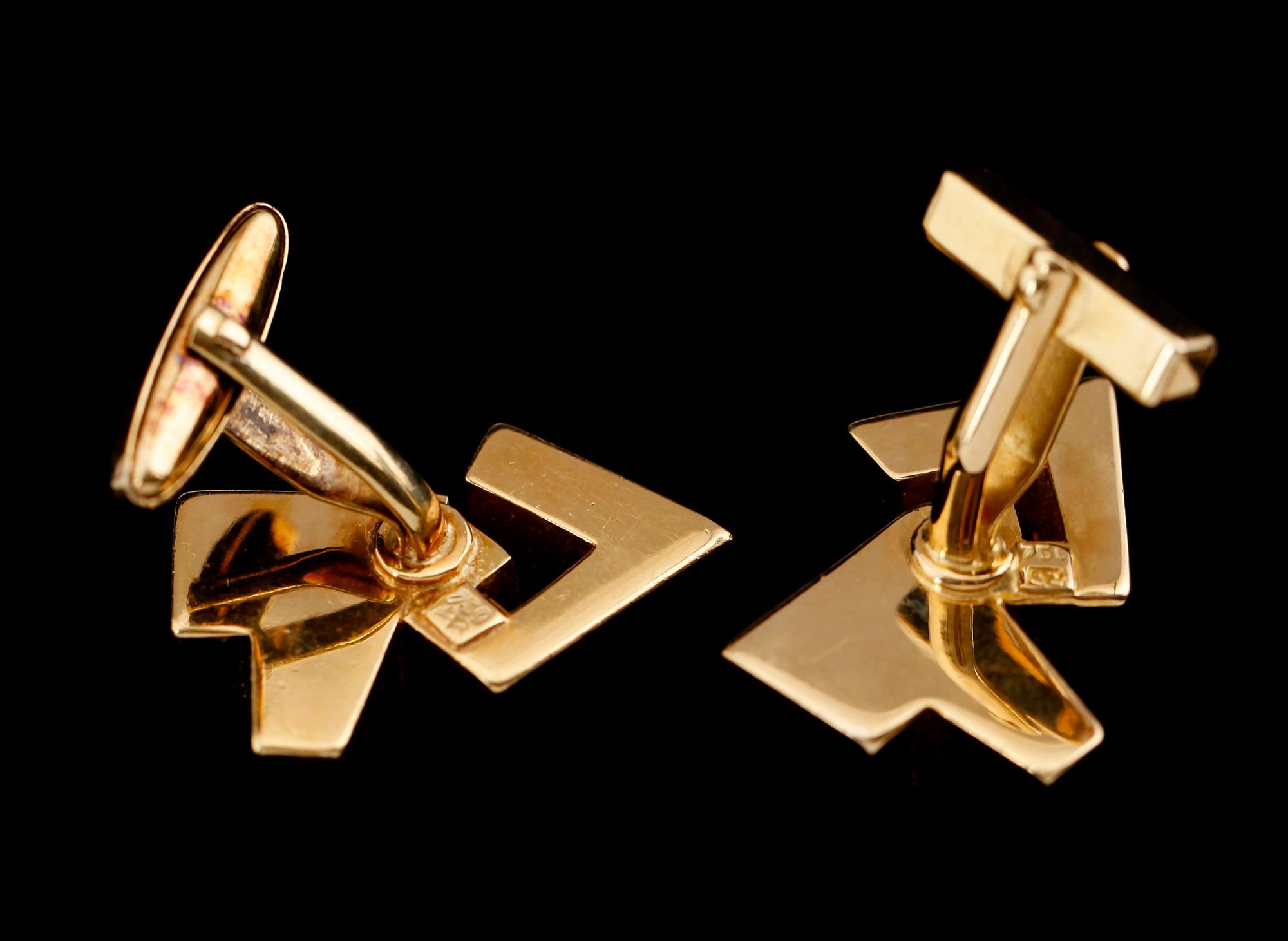 MANSCHETTKNAPPAR, 1 par, 18 k guld. Total vikt ca 34 g.
