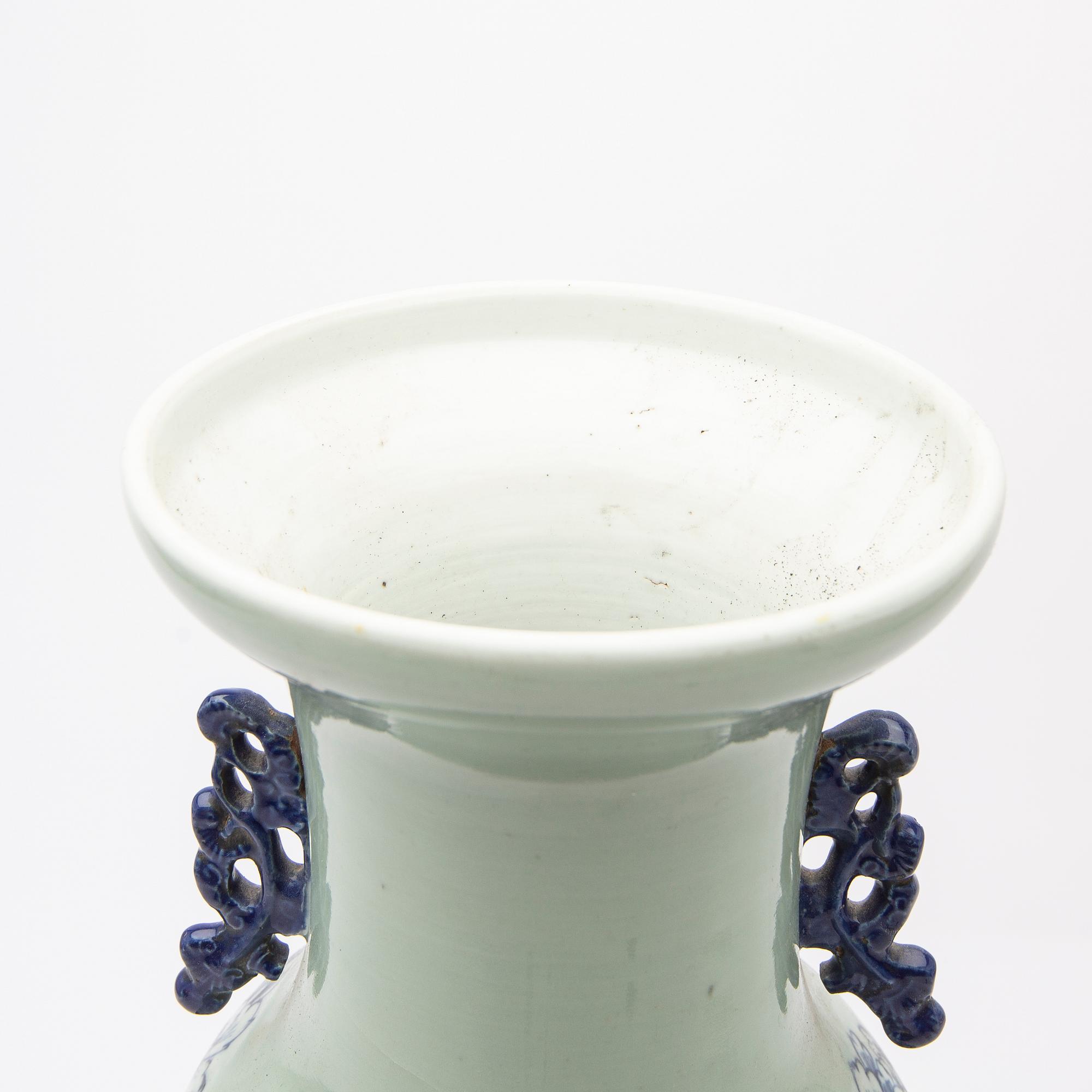 Vases, 2 pcs, China, 19th century.