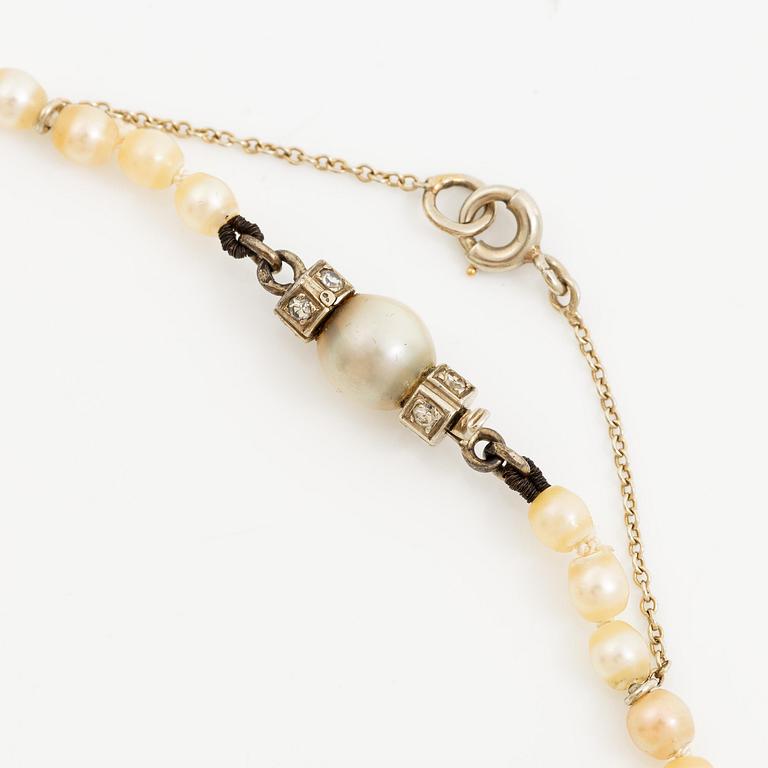 Collier pärlor lås 18K vitguld med åttkantslipade diamanter.