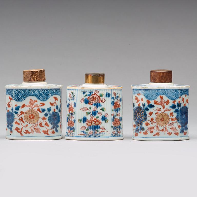 A set of three tea caddies, Qing dynasty, 18th century.