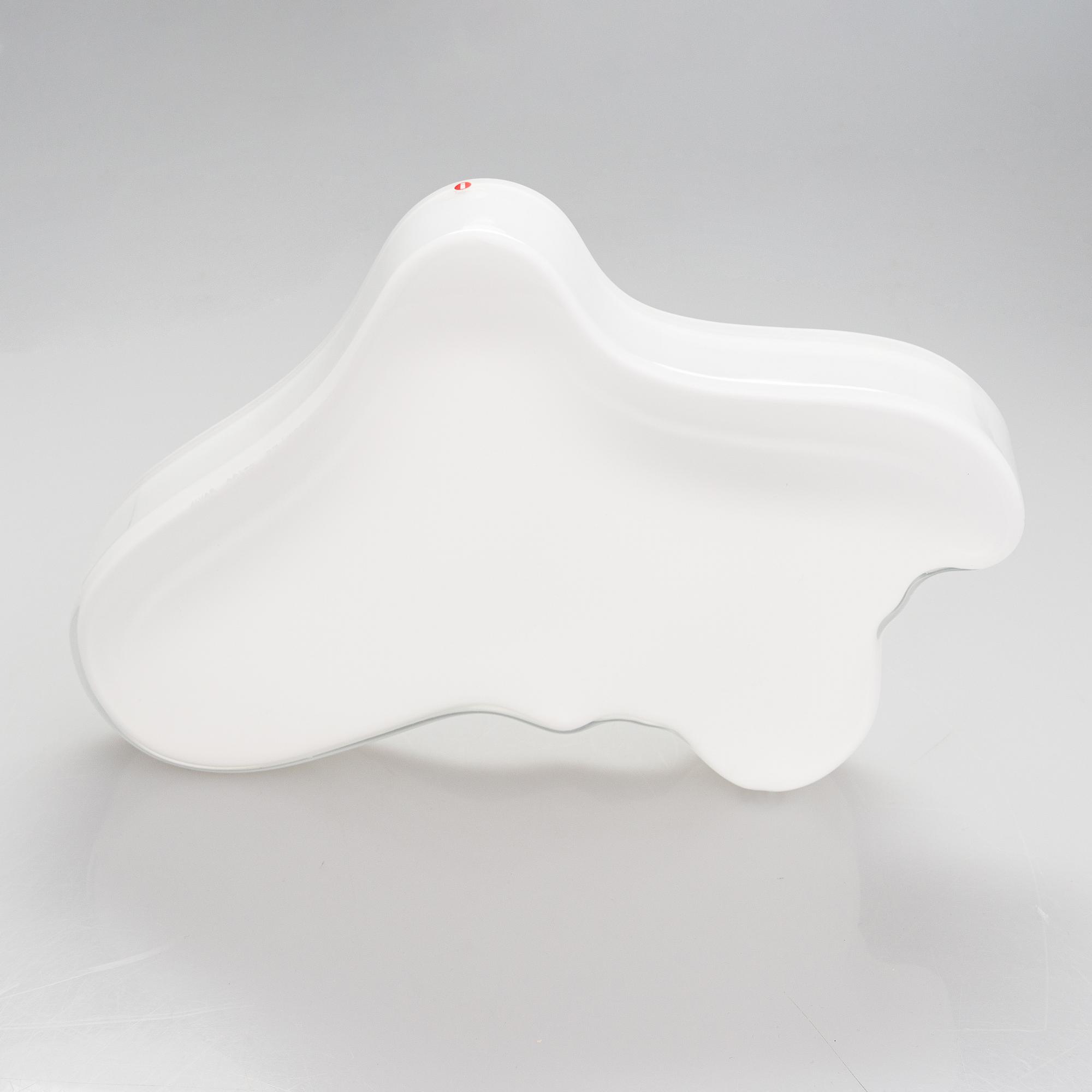 Alvar Aalto, A '3028' dish signed Alvar Aalto Iittala, 87/1985.
