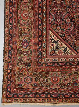 A carpet, an antique Feraghan, ca 579,5 x 234,5 cm.