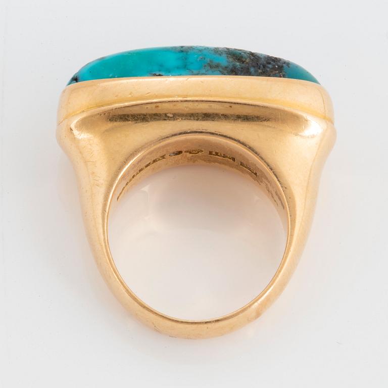 An 18K gold ring set with a turquoise, by Claës Giertta.