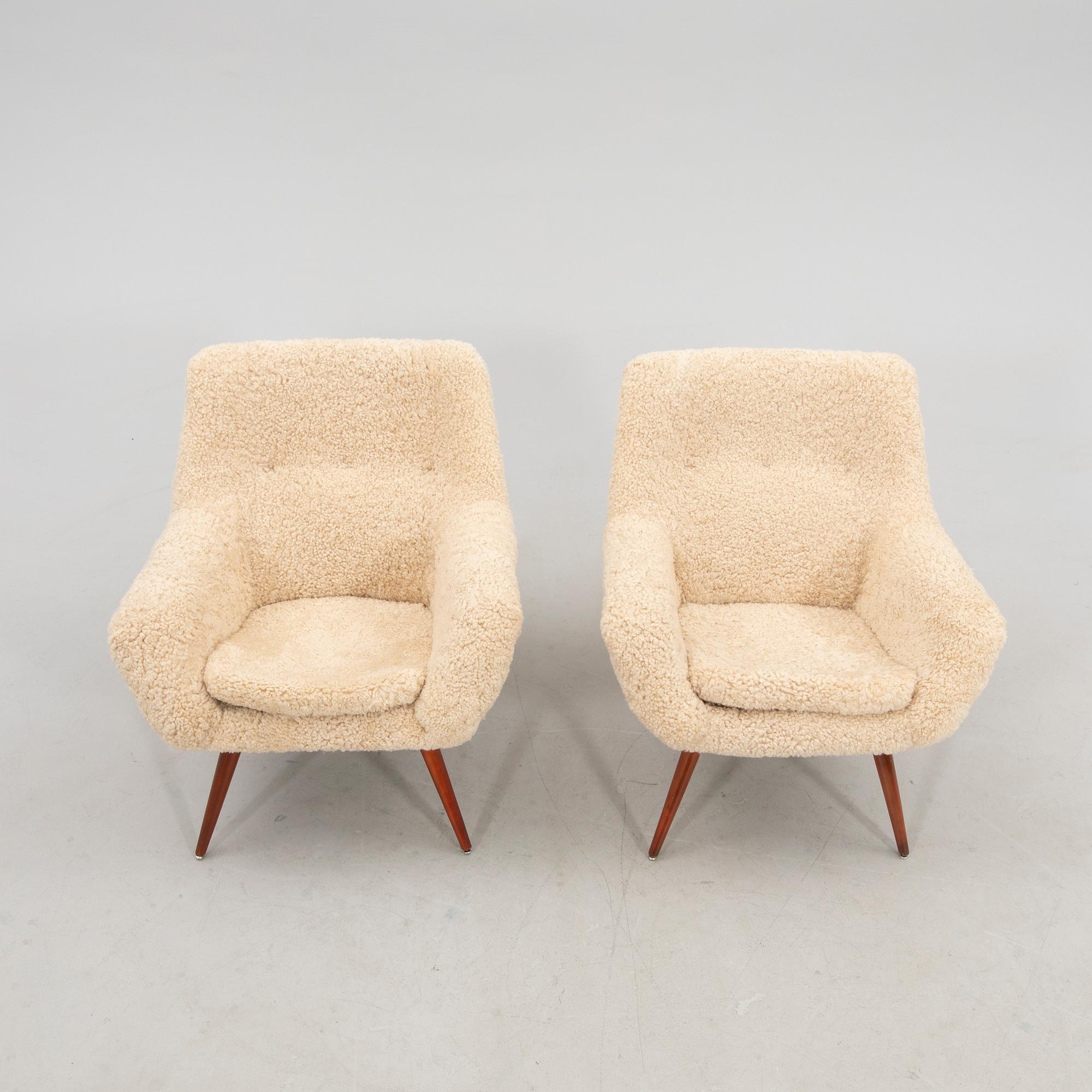Armchairs, a pair from the 1940s/50s.