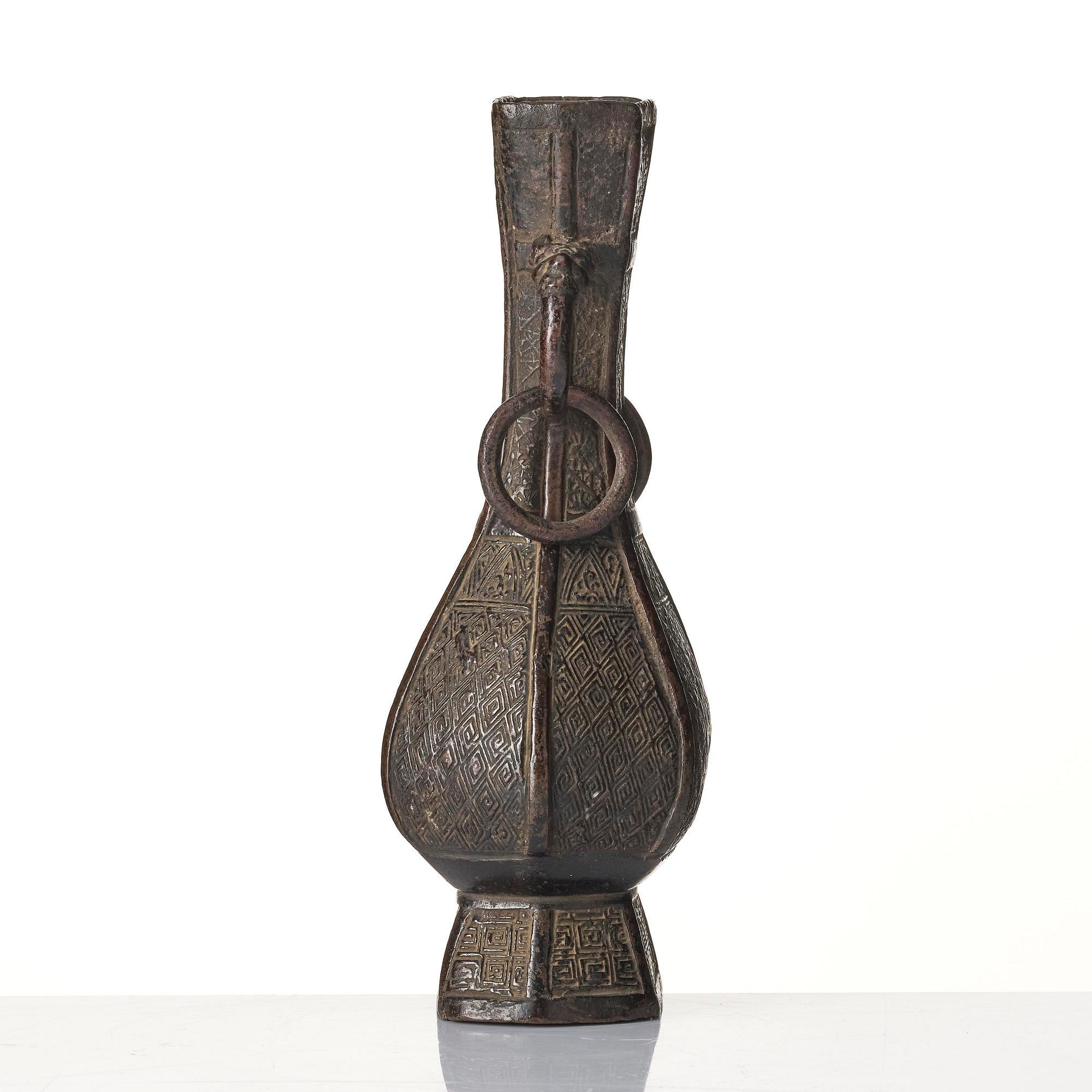 A bronze vase, Yuan/Ming dynasty.