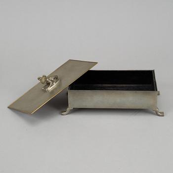 Firma Svenskt Tenn, skrin med lock, tenn, Stockholm 1928.