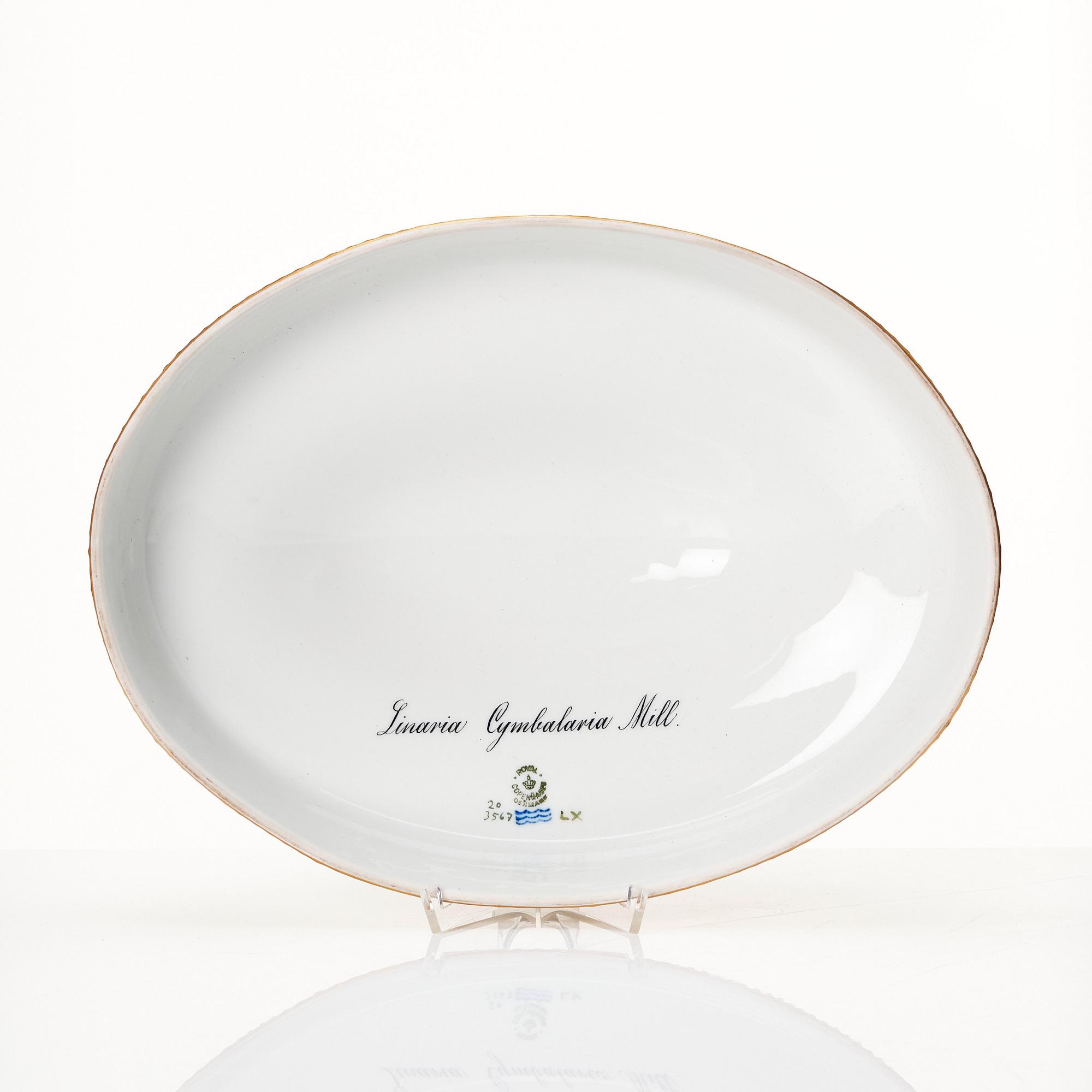 A Royal Copenhagen 'Flora Danica' dish with cover, Denmark, 20th Century.