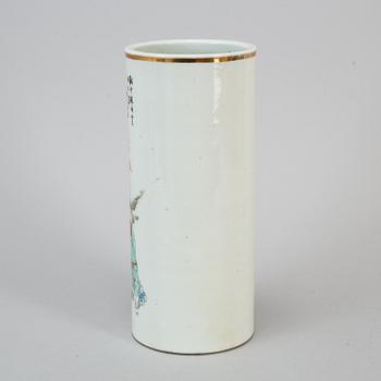 A Chinese famille rose hat stand, first half of the 20th century.