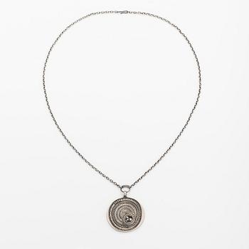 Jorma Laine, A sterling silver neckalce "Chic"- Turun Hopea, Turku.