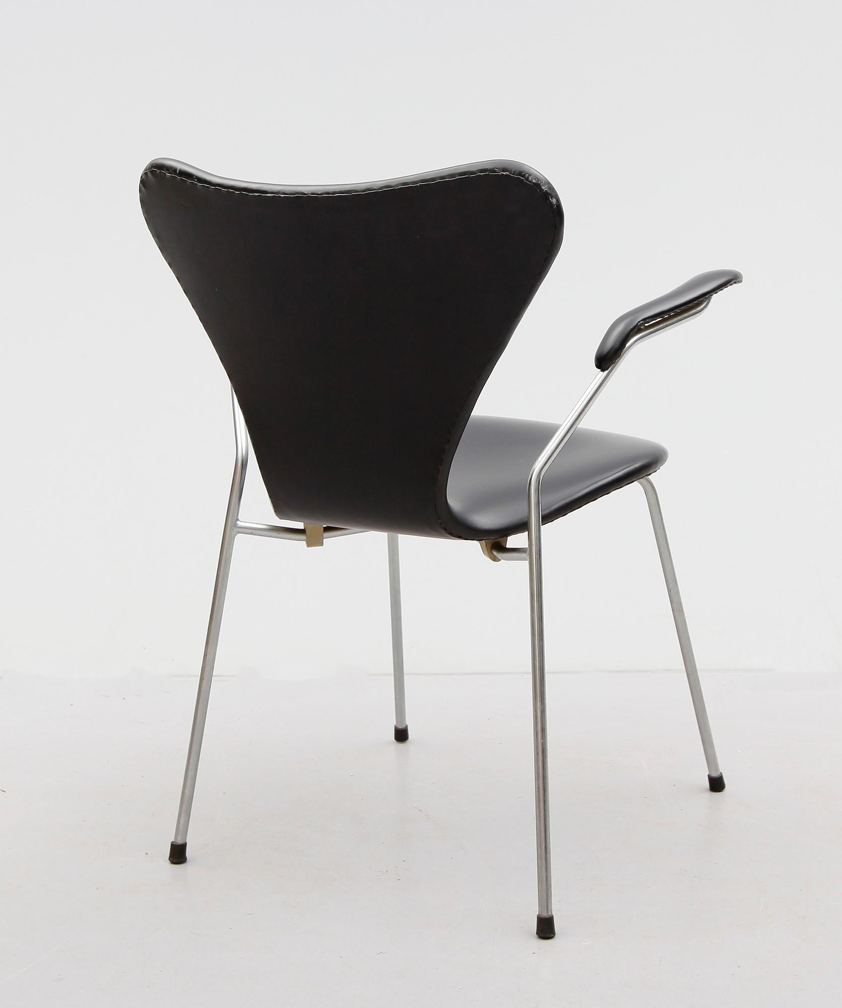 KARMSTOL, "3107", Arne Jacobsen för Fritz Hansen, Danmark, 1963.