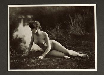 A paper file with 19 pictures, "Eva im Paradies"
early 20th century Germany.