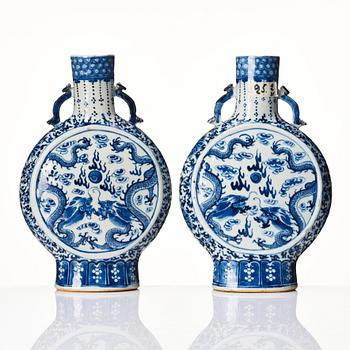 A pair of Chinese blue and white pilgrim vases, Qing dynasty, 19th Century.