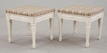 TABURETTER, ett par, gustaviansk stil, 1800-talets andra hälft.