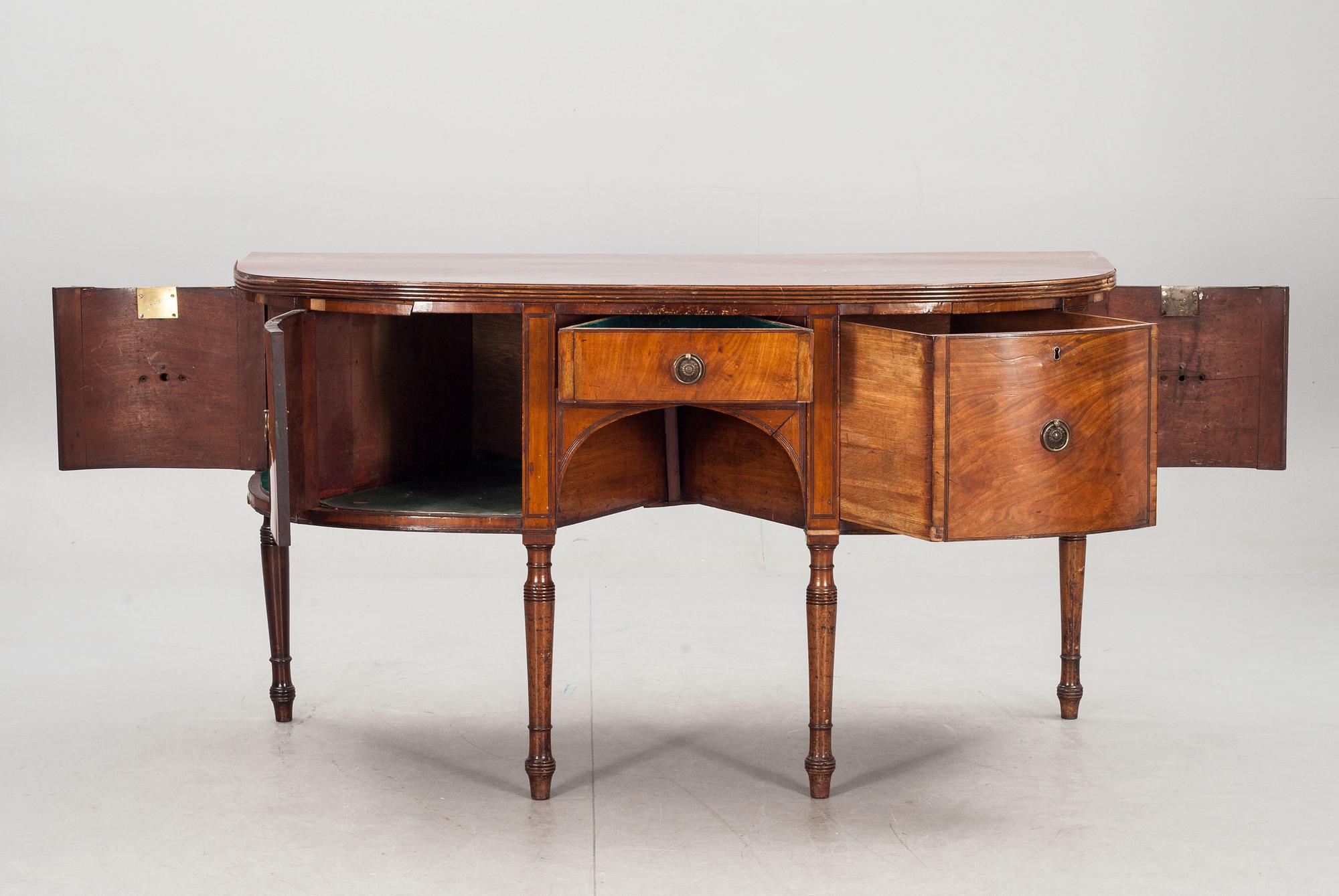 SIDEBOARD, England, 1900-talets början.