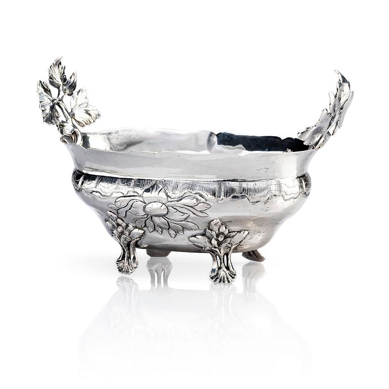 A Swedish 18th century silver bowl, mark of Erik Lemon, Uppsala 1782.