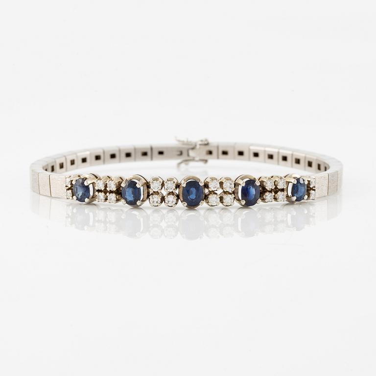 Bracelet, 18K white gold with sapphires and brilliant-cut diamonds.