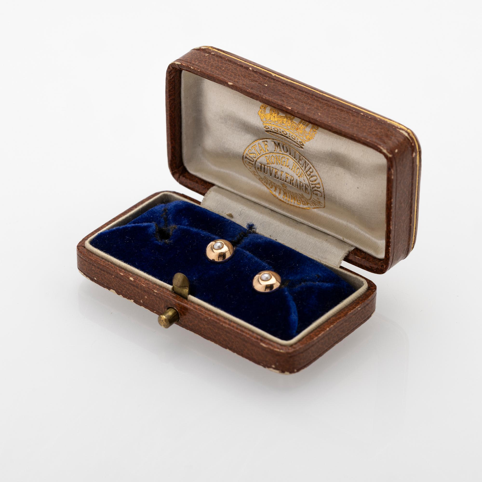 Gustaf Möllenborg, 18K gold dress studs with pearl, Stockholm 1898.
