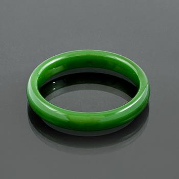 ARMRING, jade, nytillverkning. Vikt 52,7 g.