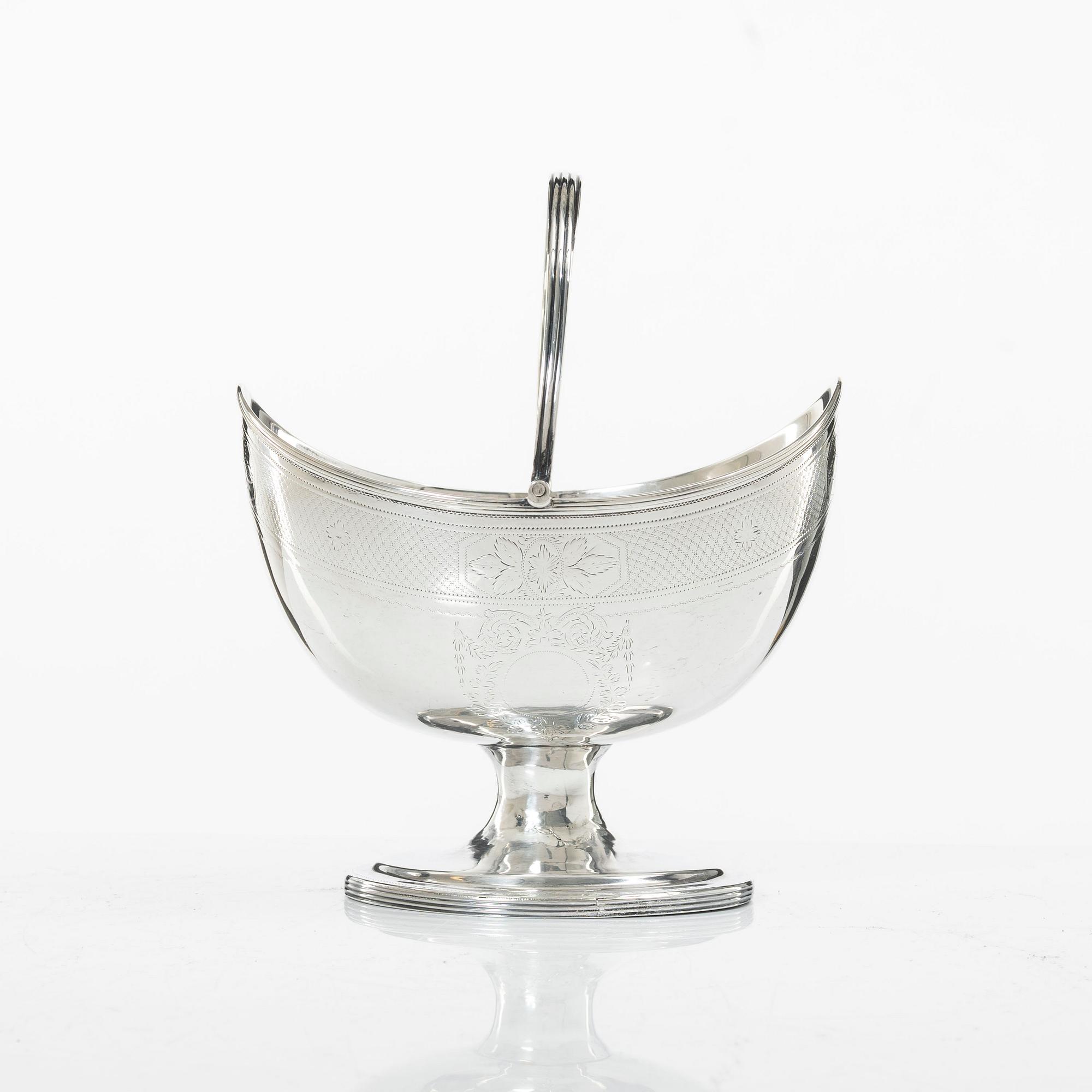 A silver bowl with handle, mark of Alexander Field, London, England 1800.
