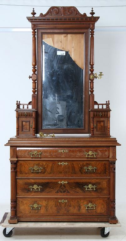 SPEGELBYRÅ, nyrenässans, 1800-talets andra hälft.