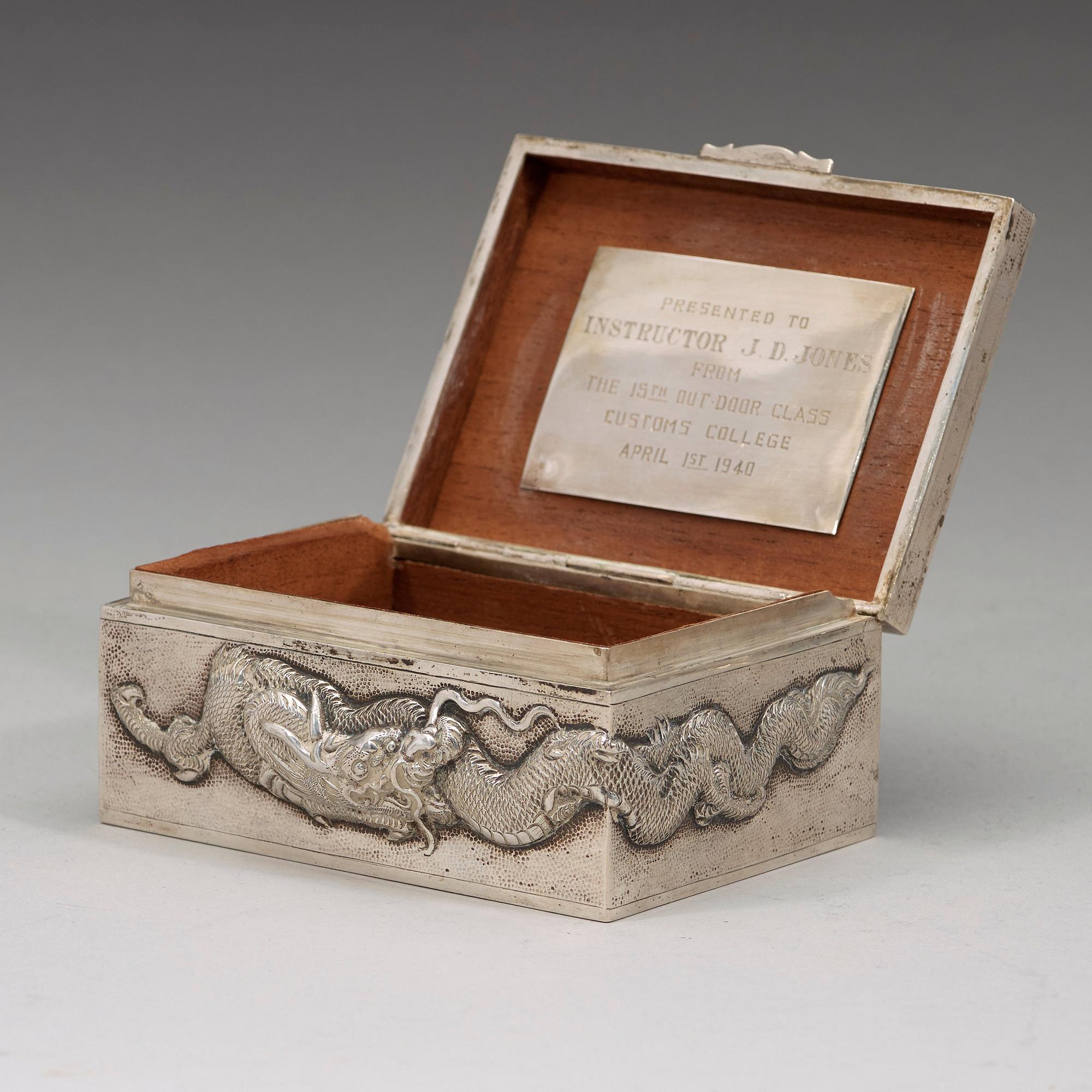CIGARRASK, SALTKAR samt TÄNDSTICKSHÅLLARE, exportsilver. Bla Chen Hua, 1900-talets början.
