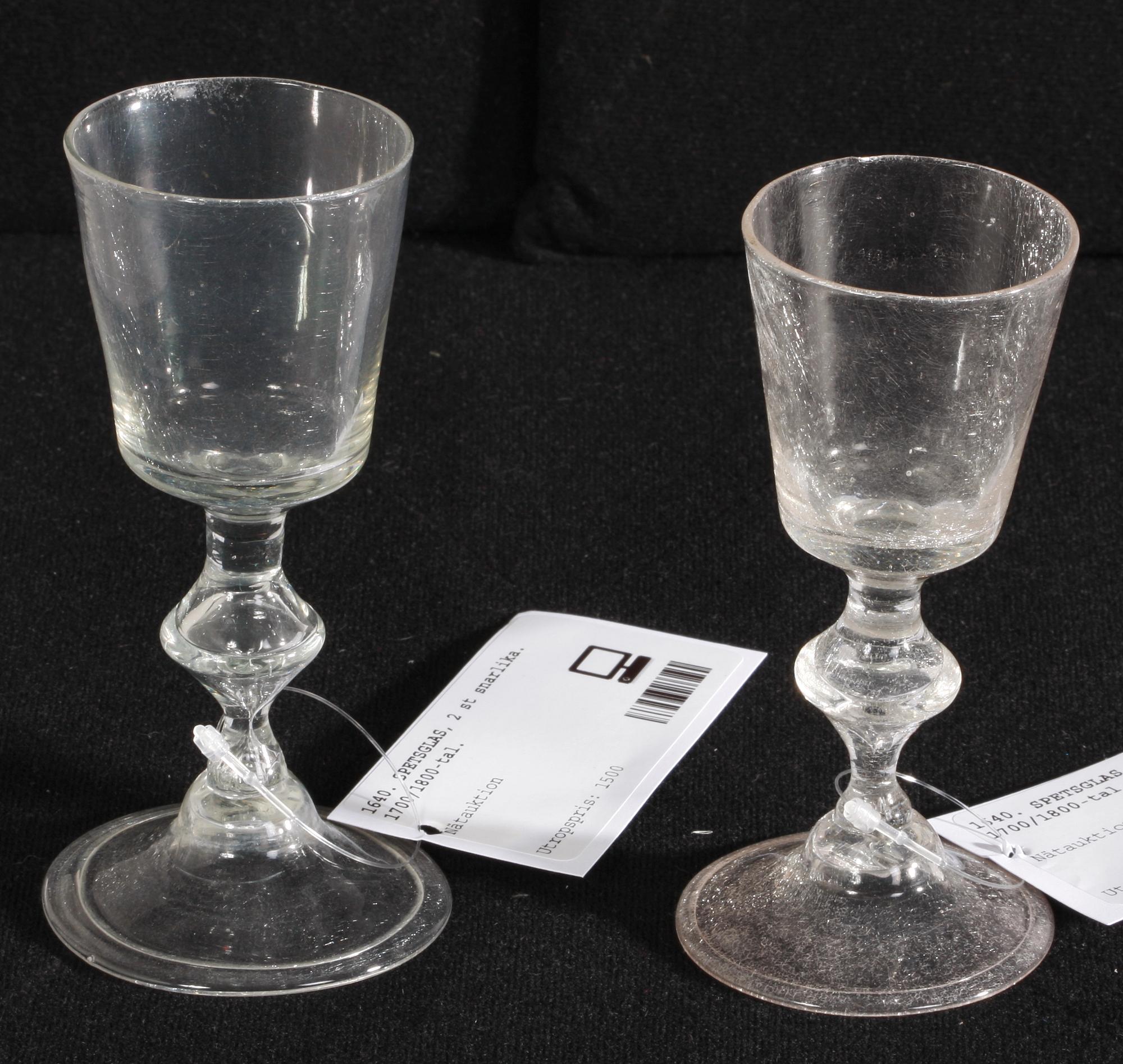 SPETSGLAS, 2 st snarlika. 1700/1800-tal.