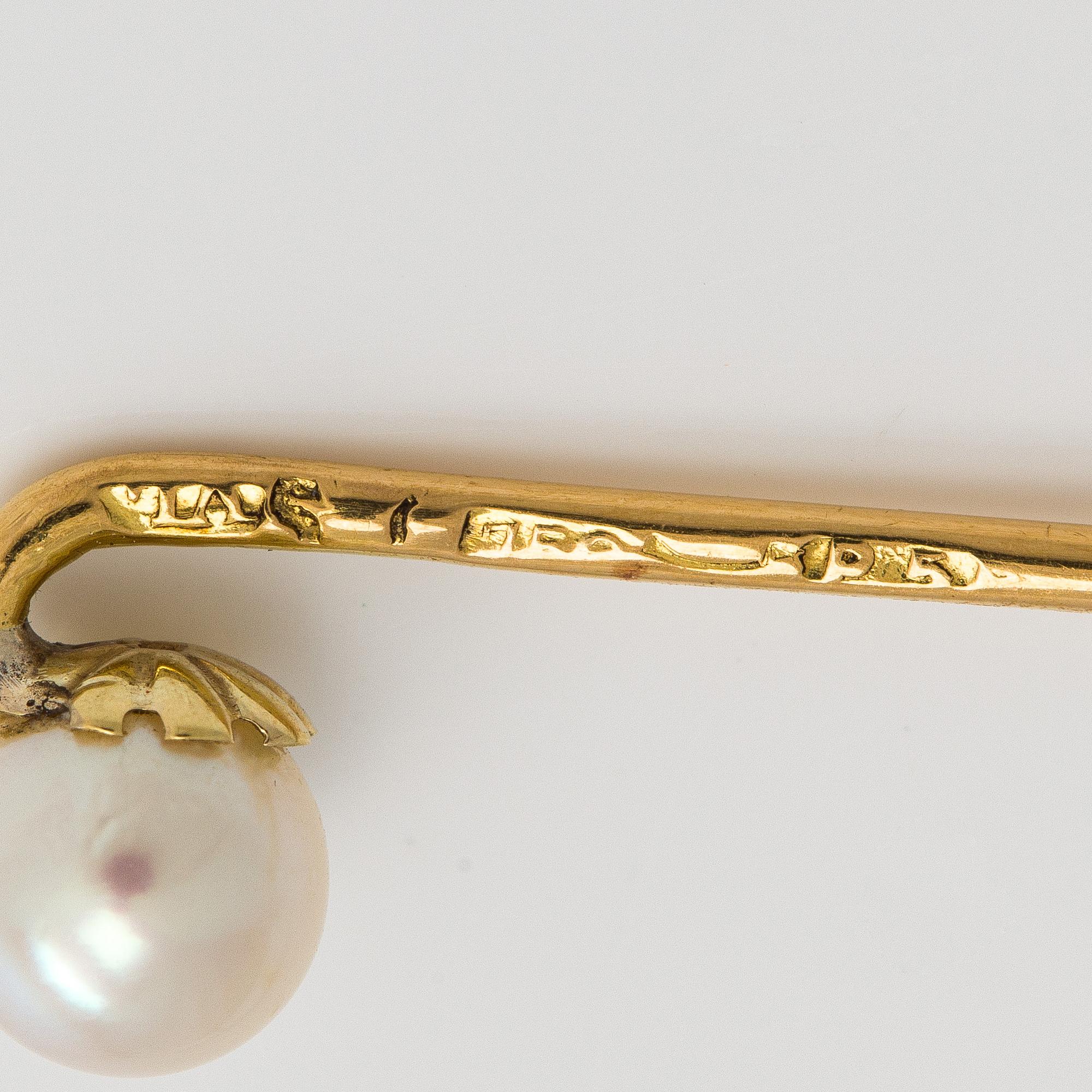 Kråsnålar, 3 st, briljantslipad diamant, pärlor, 14K och 18K guld och vitguld.