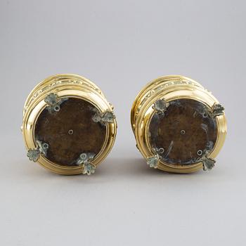 Urnor, ett par, mässing, 1800-tal.