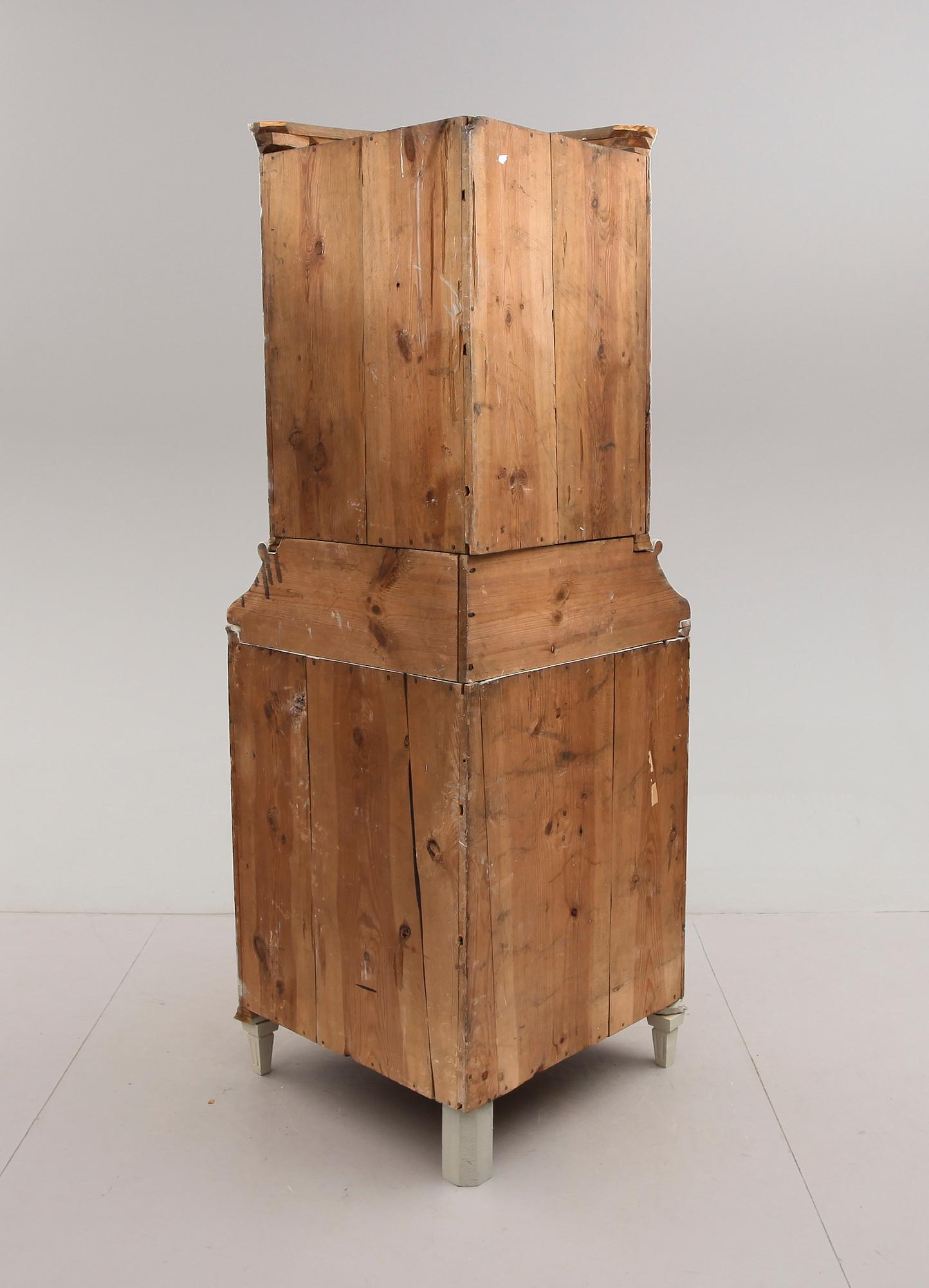 HÖRNSKÅP, 1800-talets mitt.