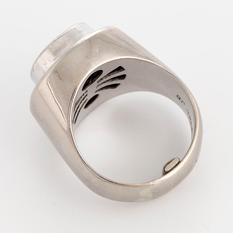 SIGURD PERSSON, Ring, 18K vitguld med gammalslipade diamanter.