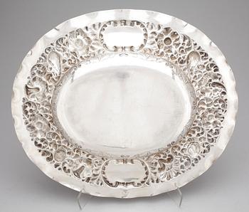 PRESENTERFAT, silver, barockstil, CG Hallberg, 1916. Vikt ca 780 g.