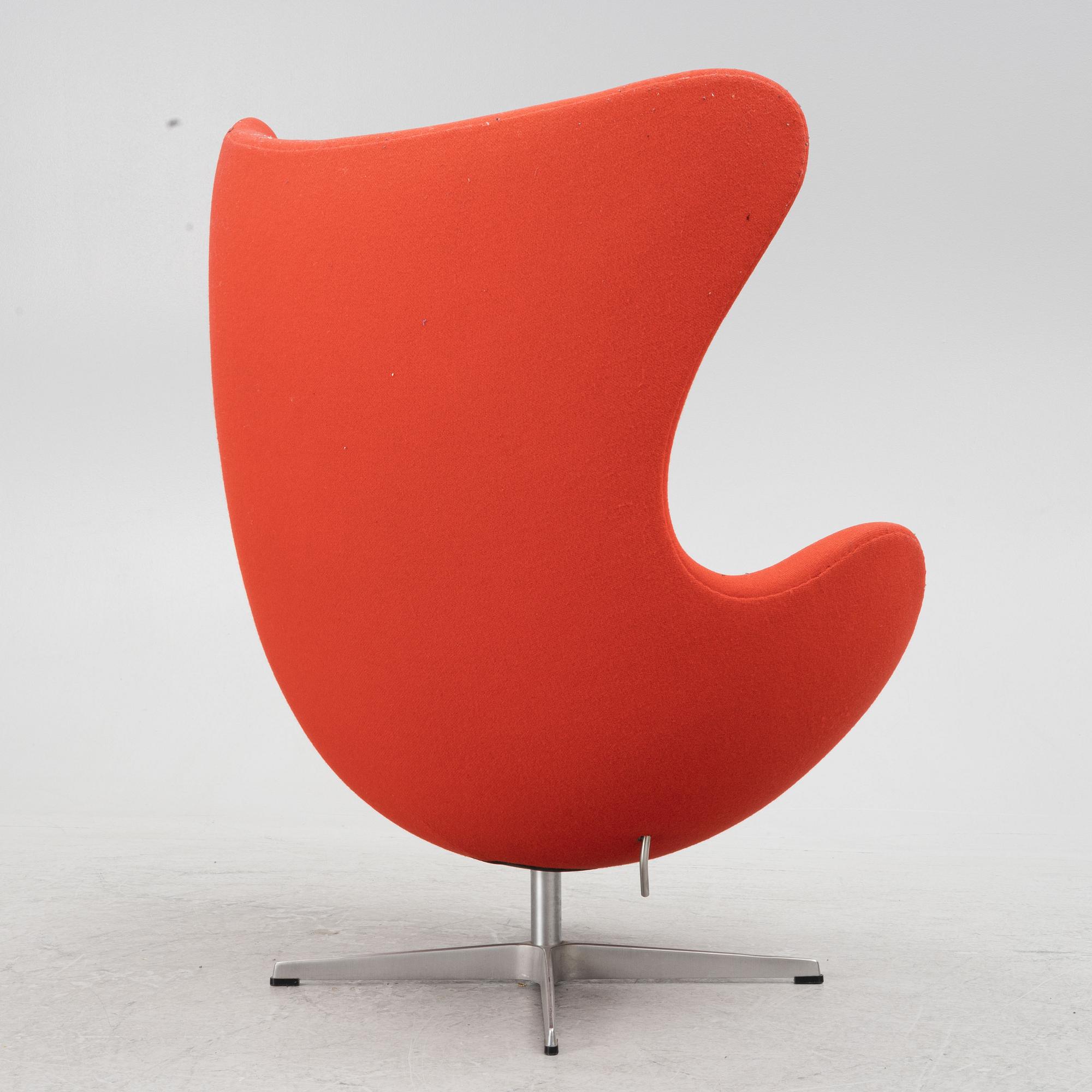 Arne Jacobsen, armchair, "The Egg", Fritz Hansen, Denmark, dated 2000.