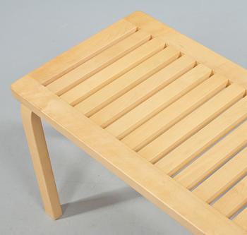 BÄNK, modell 153A, Alvar Aalto, Artek, 1900-talets andra hälft.
