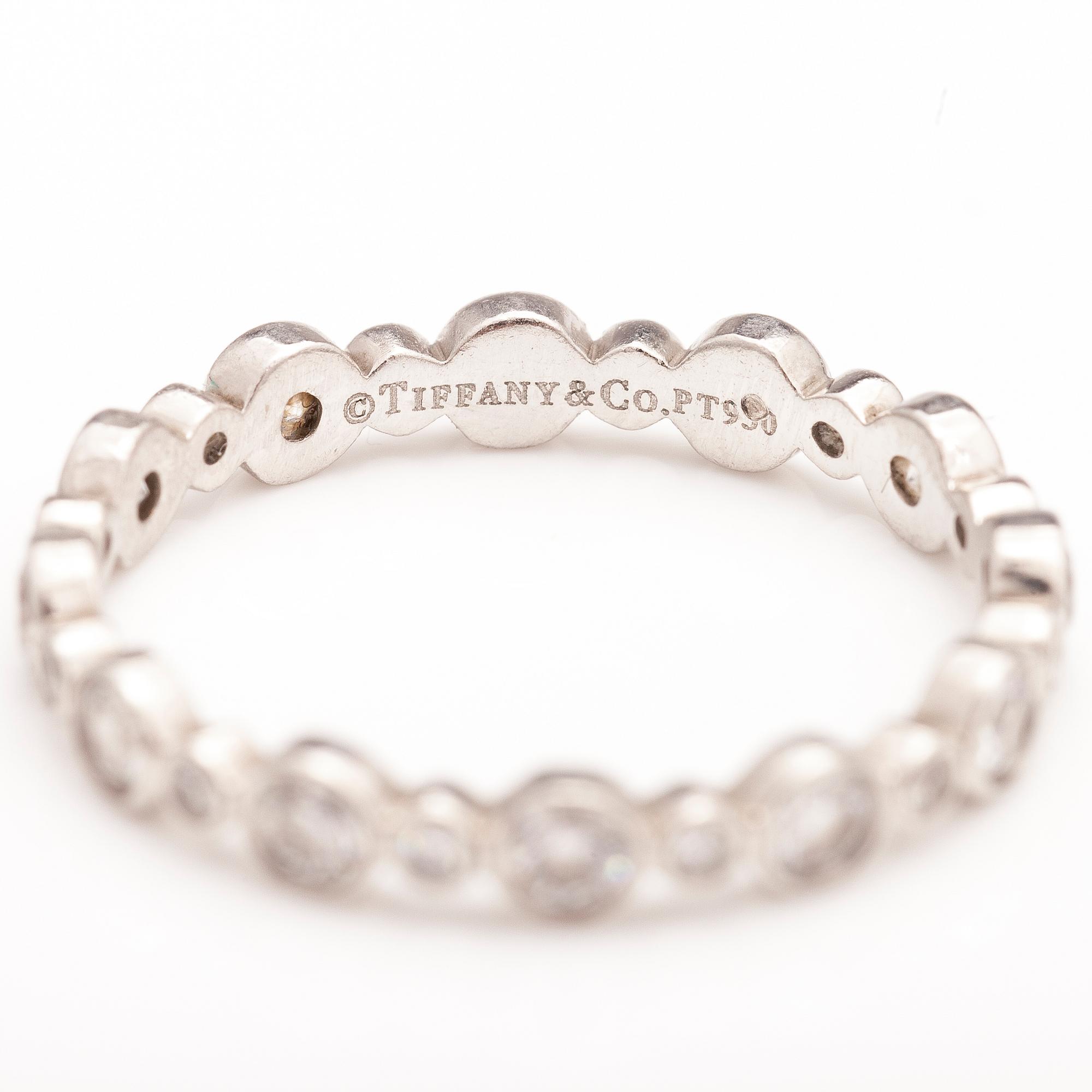 TIFFANY & CO, A platinum "Cobblestone" ring with diamonds ca. 0.84 ct in total.