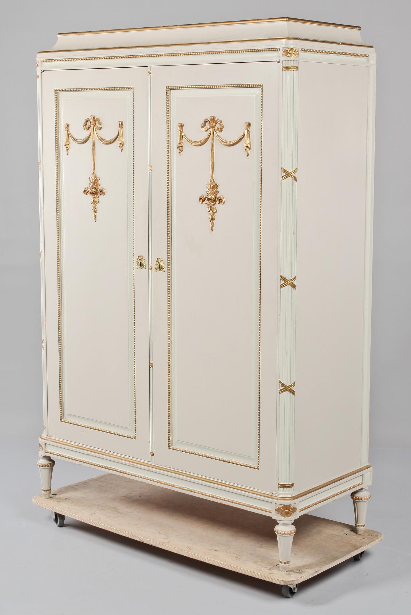 LINNESKÅP, gustaviansk stil, 1900-talets första hälft.