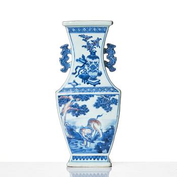 1132A. An iron red and underglaze blue vase, Qing dynasty, 18th Century.