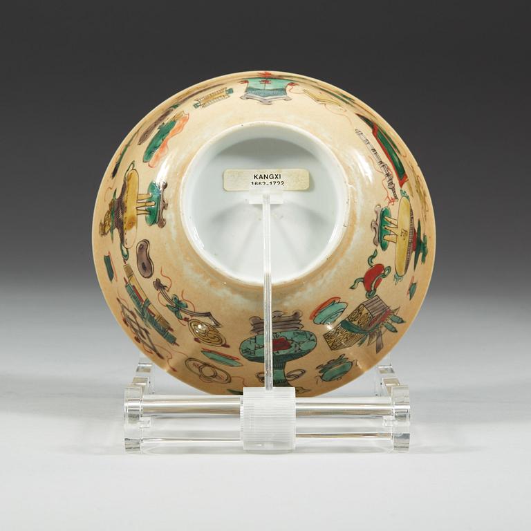 A famille verte bowl, Qing dynasty, Kangxi (1662-1722).