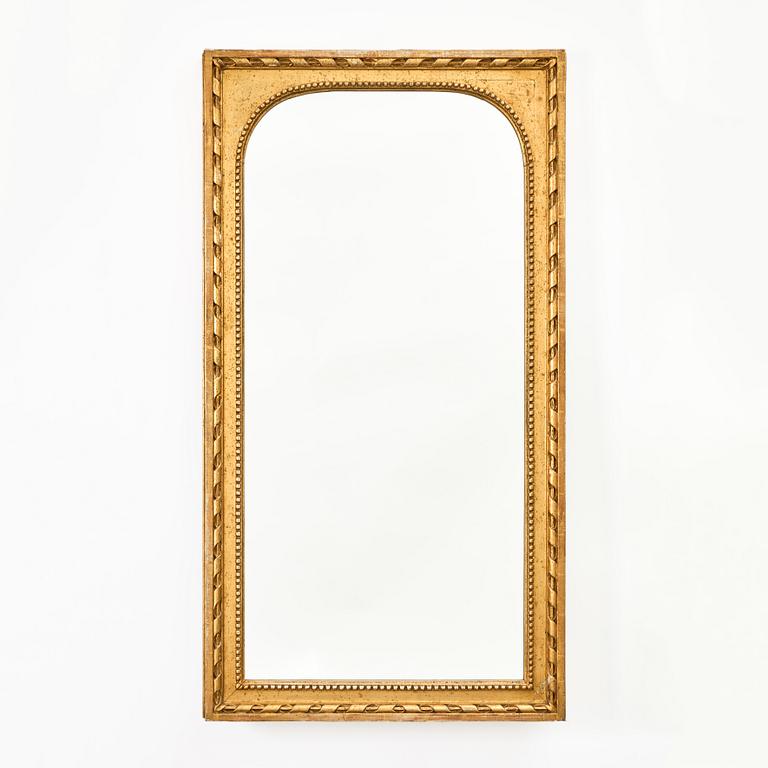 A late Gustavian mirror from around the year 1800.