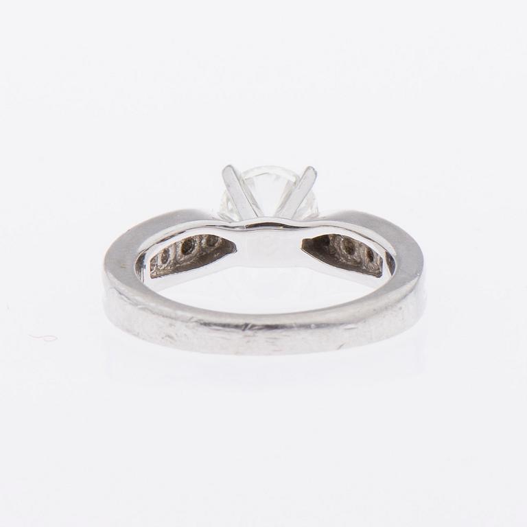 RING, briljantslipade diamanter, platina.