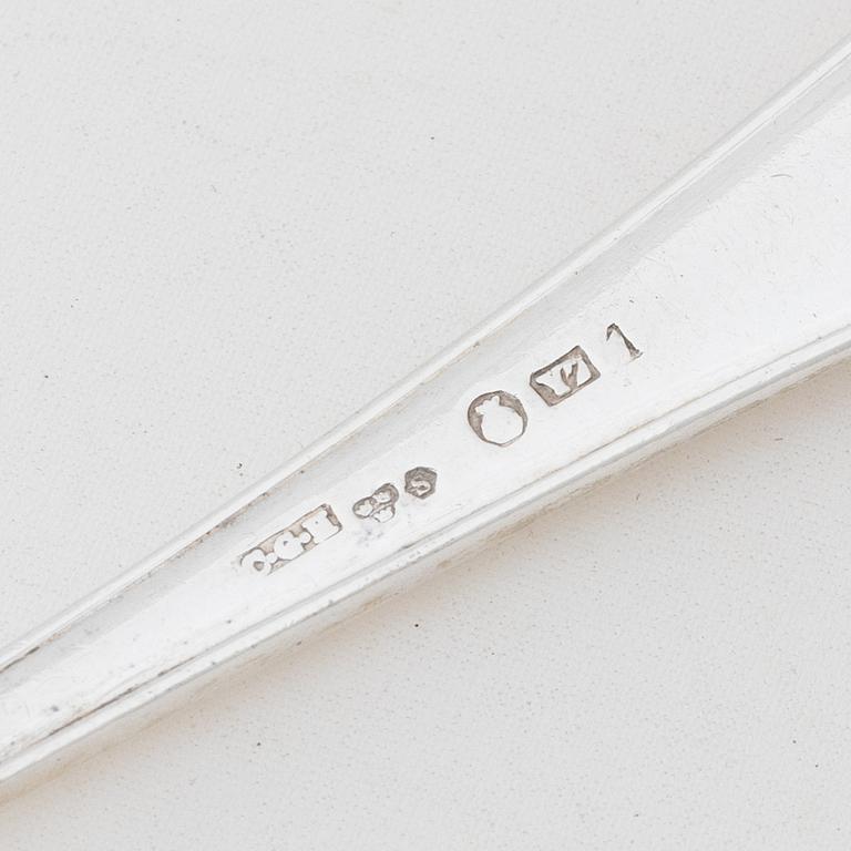 Bestick, 22 st, silver, mestadels modell Svensk spetsig, Sverige, bl a CG Hallberg, Stockholm 1922.