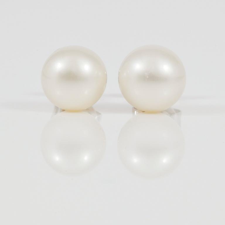 ÖRHÄNGEN, 1 par, vittonade odlade pärlor.