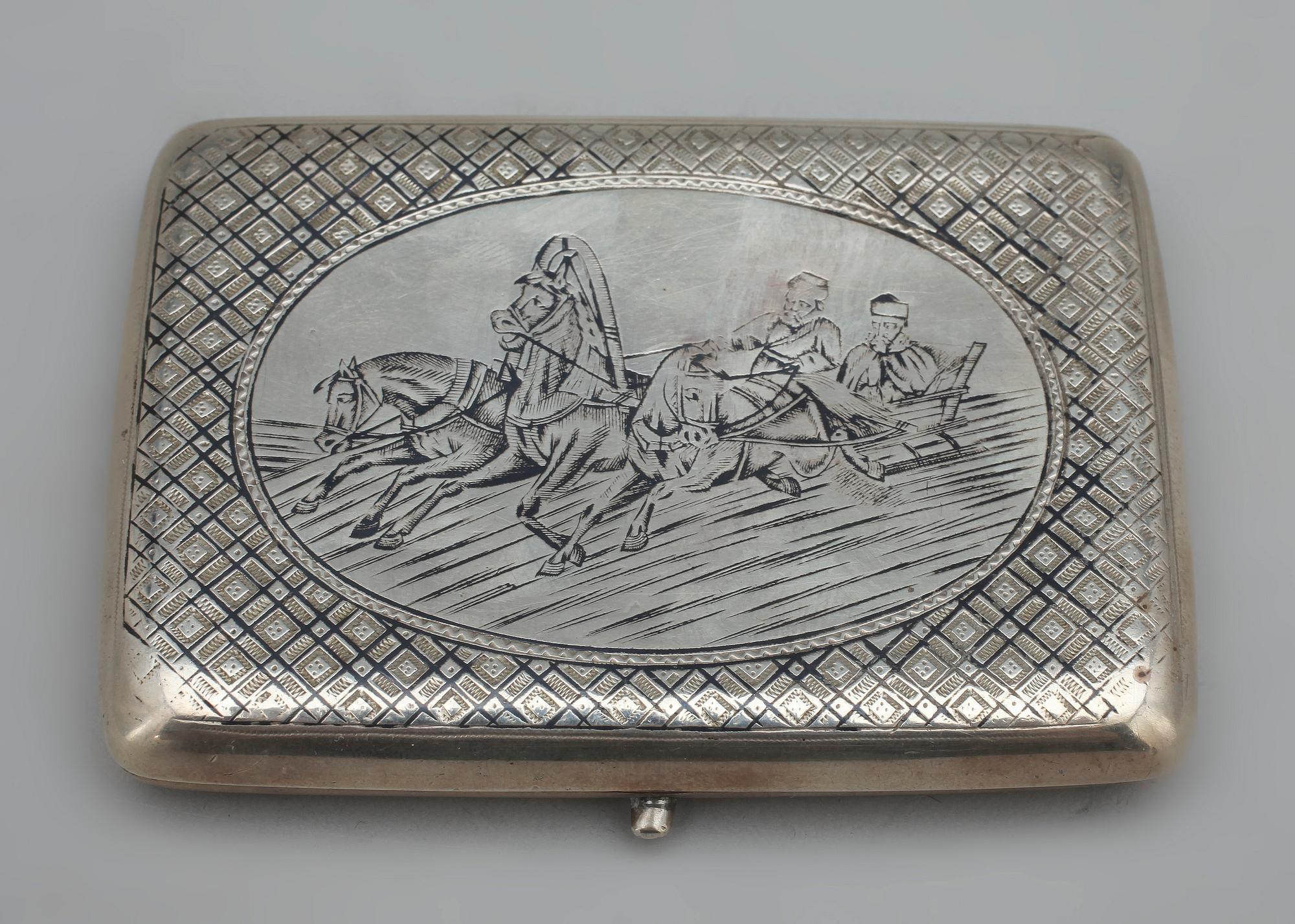 CIGARETTETUI, silver, Moskva, Ryssland, 1895. Vikt ca 140 g.