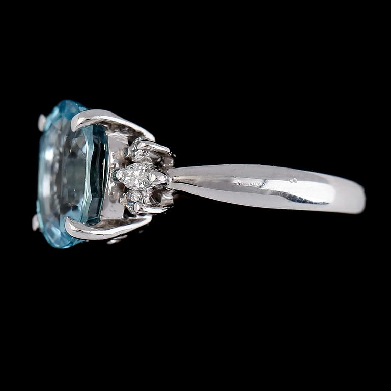 RING, platina, akvamarin, diamanter tot ca 0.23 ct. Vikt ca 6 g.