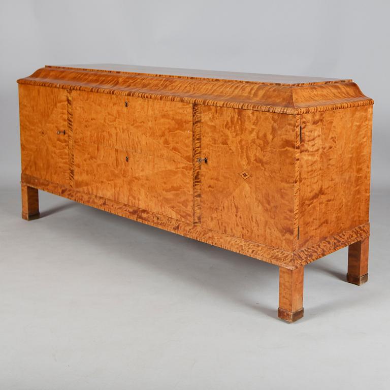 SIDEBOARD, 1900-talets första hälft.