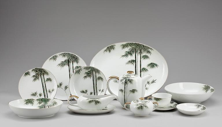 MAT och TE-SERVIS, ca 73 delar, porslin, Kutami China, Japan, 1900-talets andra häft.