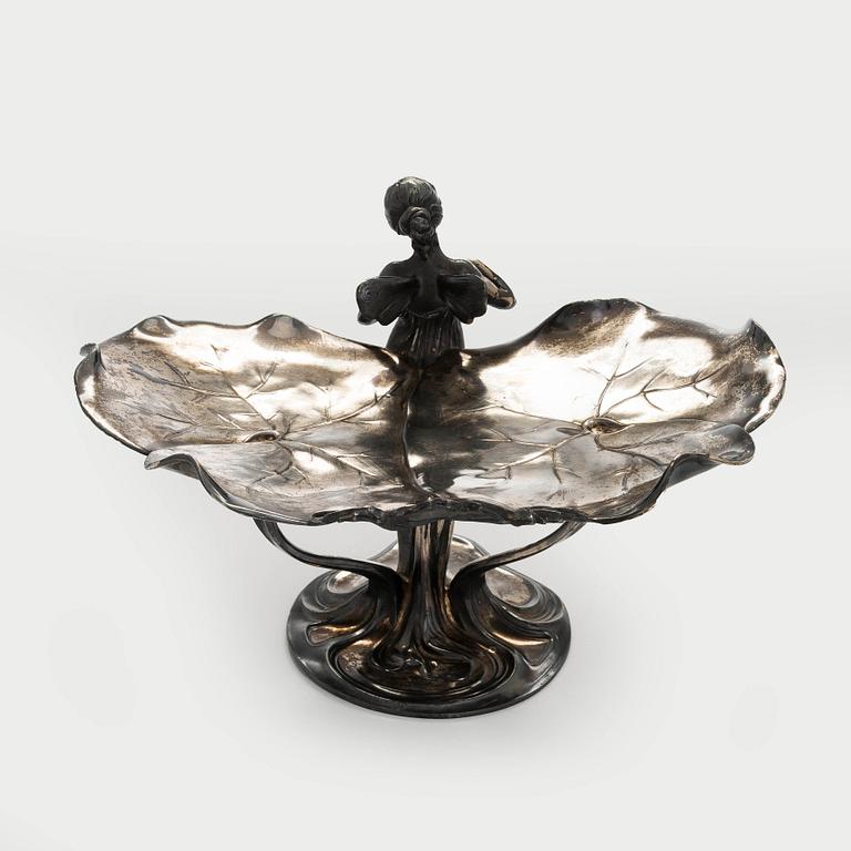 Jalallinen vati, jugend, Württembergische Metallwarenfabrik, Saksa, 1900-luvun alussa.