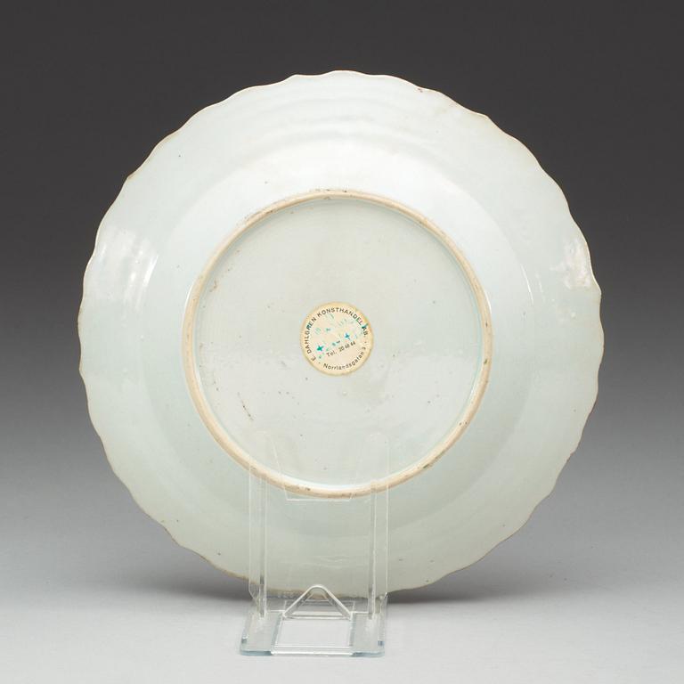 TALLRIKAR, åtta stycken, kompaniporslin, Qing dynastin,  Qianlong (1736-1795).