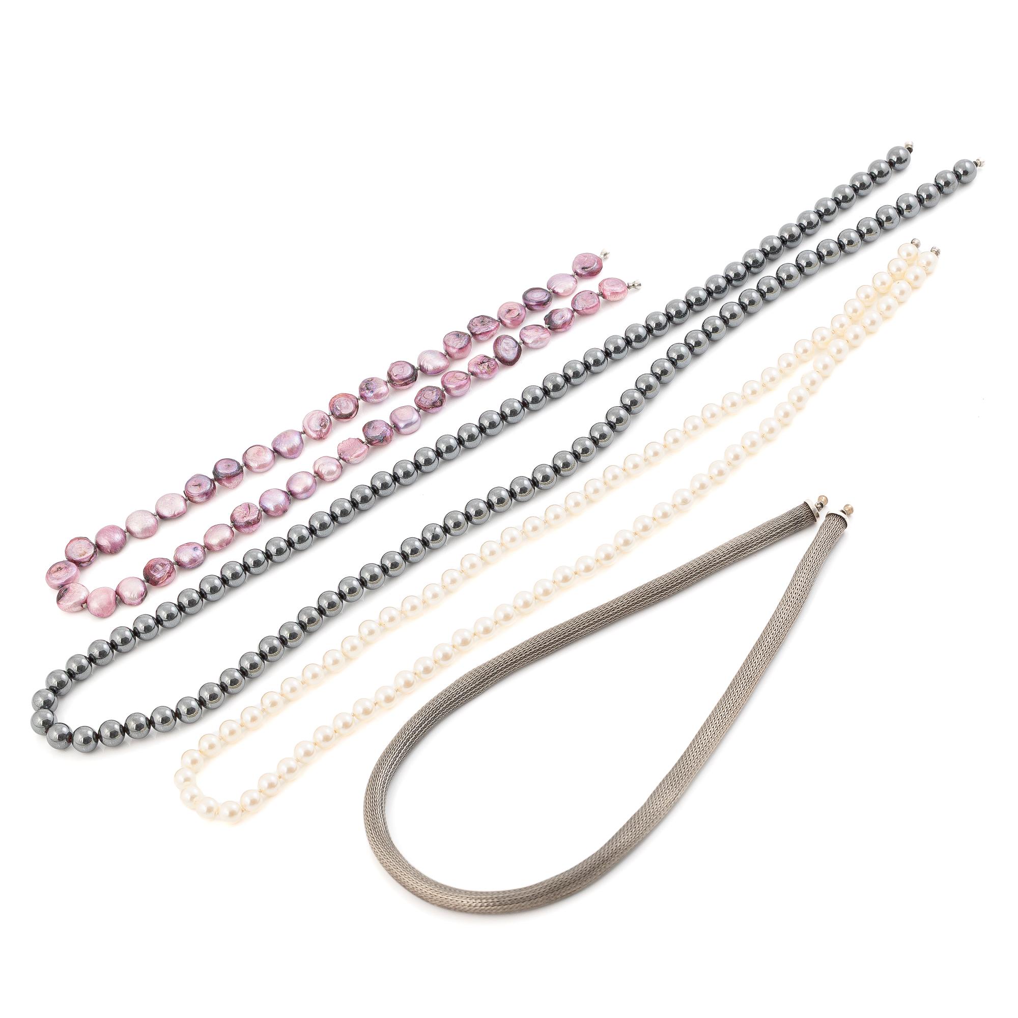 Ole Lynggaard clasp in 18K white gold with five necklaces.