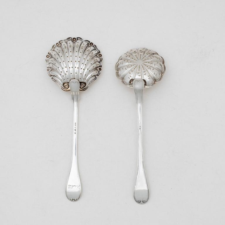 Two Swedish silver tea strainers, mark of A.G. Sundberg, Västerås 1898 and J.A. Öberg, Hudiksvall 1927.