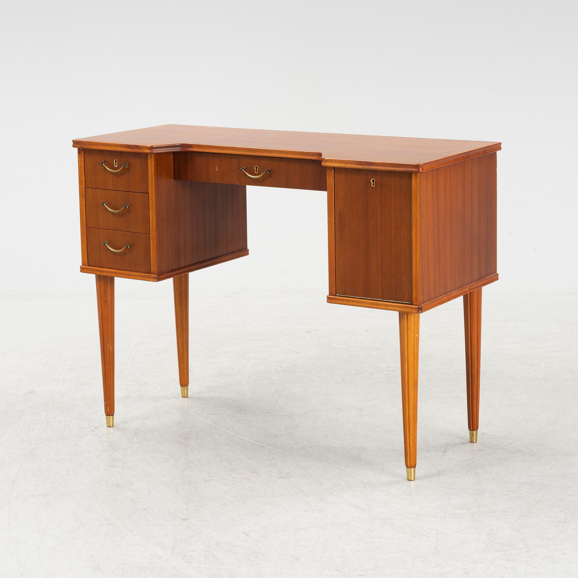modern mahogany dressing table Modern Classic Mirror Dressing Table With Seater Height: 6 feet Width: 4.5  feet Depth: 16 Inches Material: Mahogany Wood (Legs) & Malaysian processed  wood Color: Lacquer with bronze touch on design Price: 45,000/-